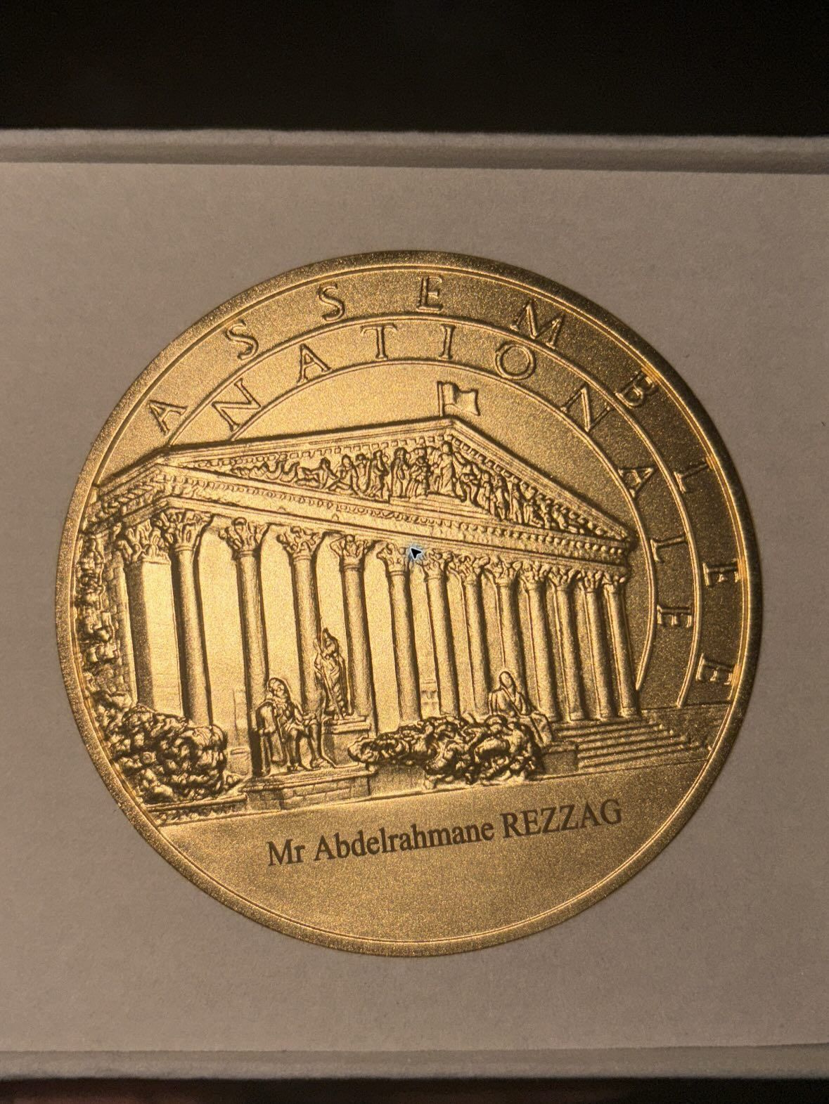 Médaille de l’Assemblée nationale portant le nom d’Abdelrahmane Rezzag